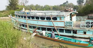 রাঙামাটিতে গাছের গুড়িতে লঞ্চের ধাক্কা; চালকের বুদ্ধিমত্তায় বাঁচলো যাত্রীদের প্রাণ